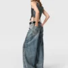 Jeans in denim a gamba larga con lacci Jeans in denim a gamba larga con lacci
