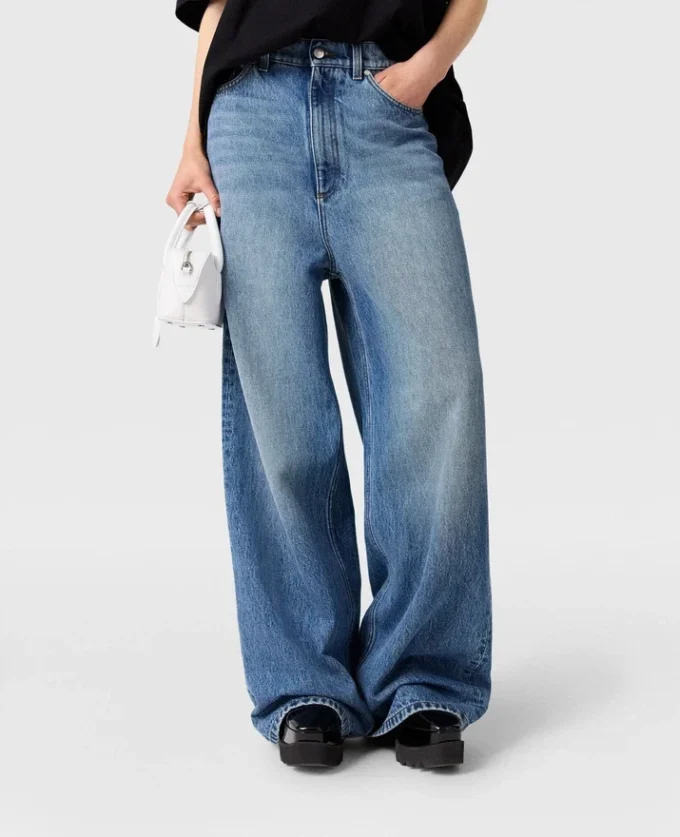 Jeans in denim a vita alta con gamba larga sbiadita Jeans in denim a vita alta con gamba larga sbiadita
