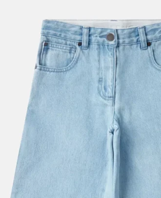 Jeans in denim a vita media e gamba larga