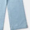 Jeans in denim a vita media e gamba larga Jeans in denim a vita media e gamba larga