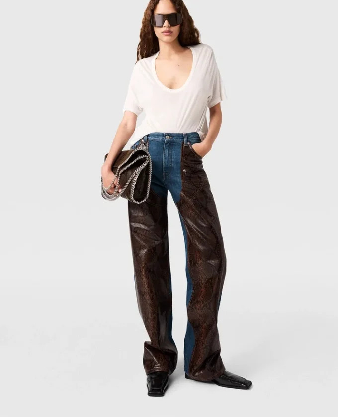 Jeans in denim con inserti in pelle di serpente Jeans in denim con inserti in pelle di serpente