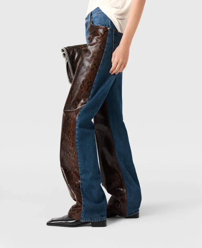 Jeans in denim con inserti in pelle di serpente Jeans in denim con inserti in pelle di serpente