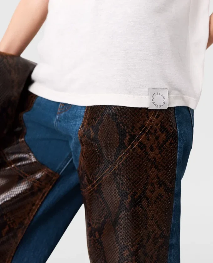 Jeans in denim con inserti in pelle di serpente Jeans in denim con inserti in pelle di serpente