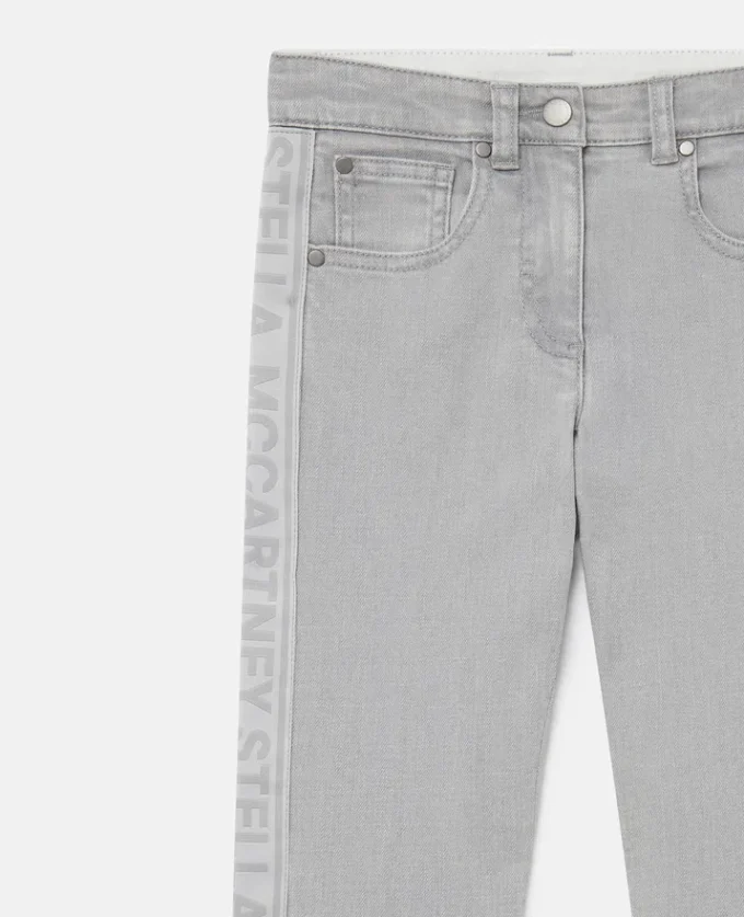 Jeans in denim con pannello con marchio Jeans in denim con pannello con marchio
