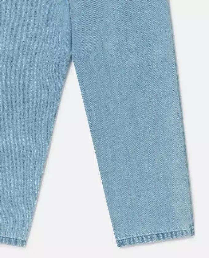 Jeans in denim con ricamo gioiello Jeans in denim con ricamo gioiello