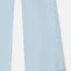 Jeans svasati in denim chiaro Jeans svasati in denim chiaro