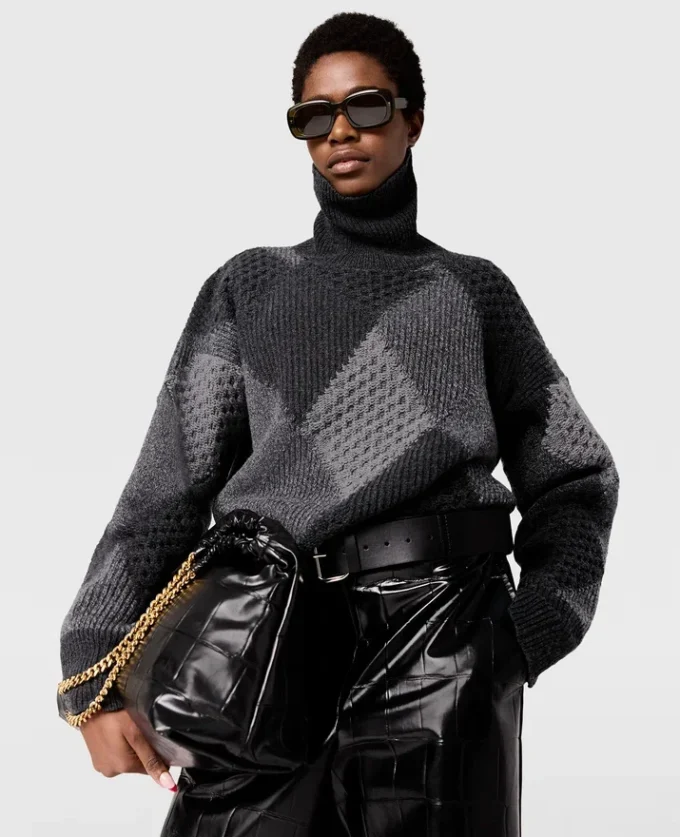 Maglione a collo alto con motivo argyle Maglione a collo alto con motivo argyle