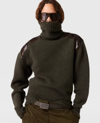 Maglione a collo alto con pannello serpente