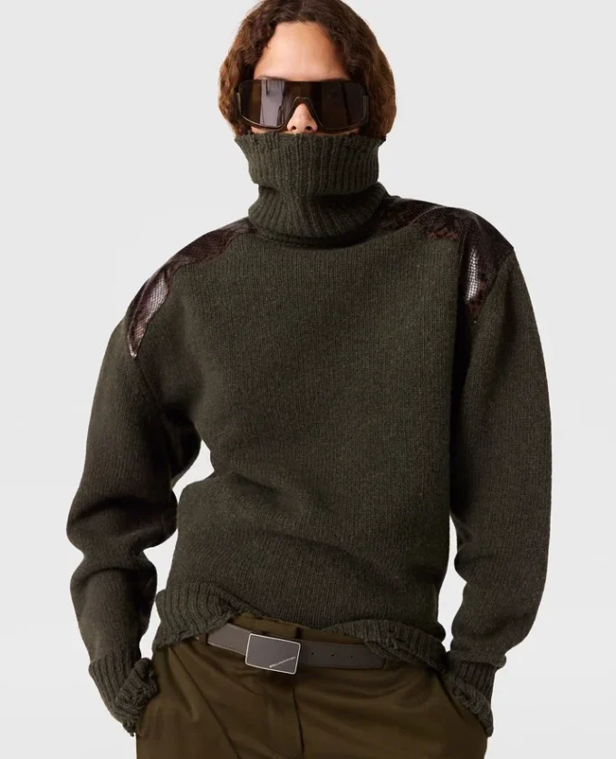 Maglione a collo alto con pannello serpente Maglione a collo alto con pannello serpente