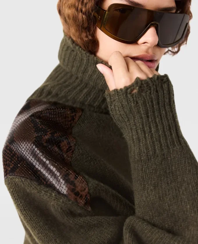 Maglione a collo alto con pannello serpente Maglione a collo alto con pannello serpente