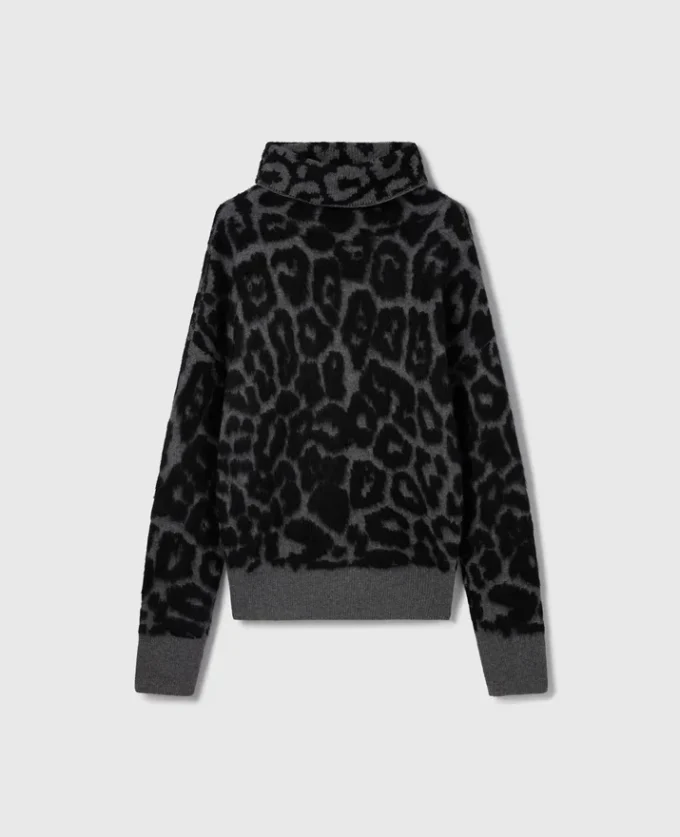 Maglione a collo alto in jacquard leopardato Maglione a collo alto in jacquard leopardato