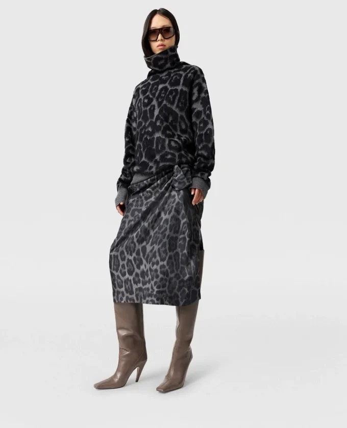 Maglione a collo alto in jacquard leopardato Maglione a collo alto in jacquard leopardato