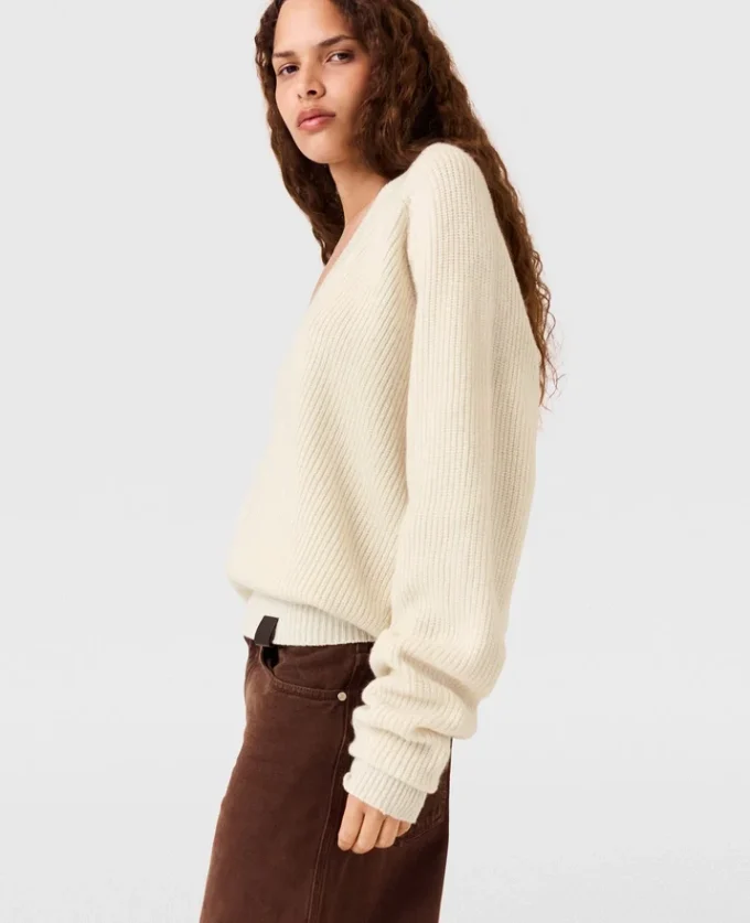 Maglione a maniche lunghe con scollo a V Maglione a maniche lunghe con scollo a V