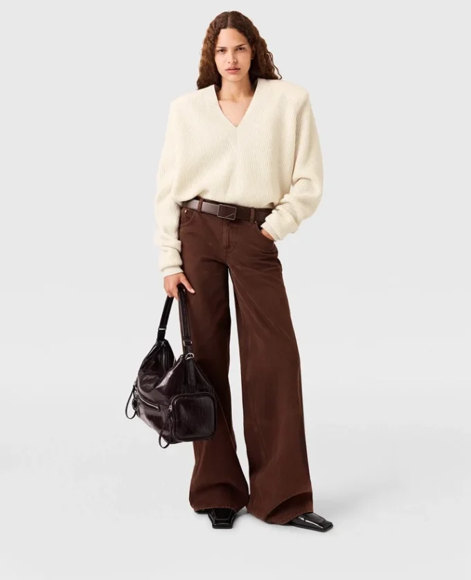 Maglione a maniche lunghe con scollo a V Maglione a maniche lunghe con scollo a V
