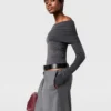 Maglione a maniche lunghe con spalle scoperte Maglione a maniche lunghe con spalle scoperte