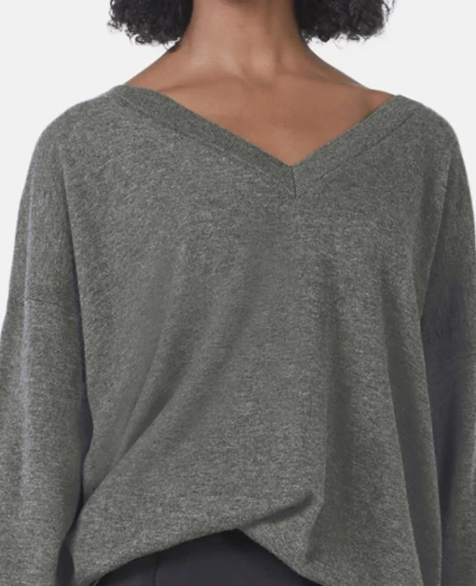 Maglione con scollo a V e maniche lunghe Maglione con scollo a V e maniche lunghe