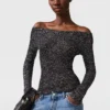 Maglione con spalle scoperte e paillettes Maglione con spalle scoperte e paillettes