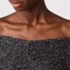 Maglione con spalle scoperte e paillettes Maglione con spalle scoperte e paillettes