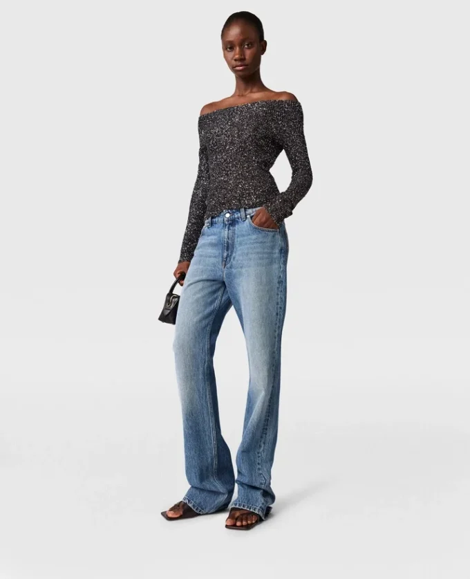 Maglione con spalle scoperte e paillettes Maglione con spalle scoperte e paillettes