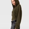 Maglione corto a maniche lunghe con cappuccio Maglione corto a maniche lunghe con cappuccio
