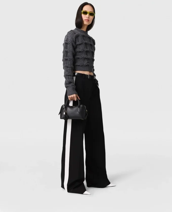 Maglione Falabella lavorato a trecce Maglione Falabella lavorato a trecce
