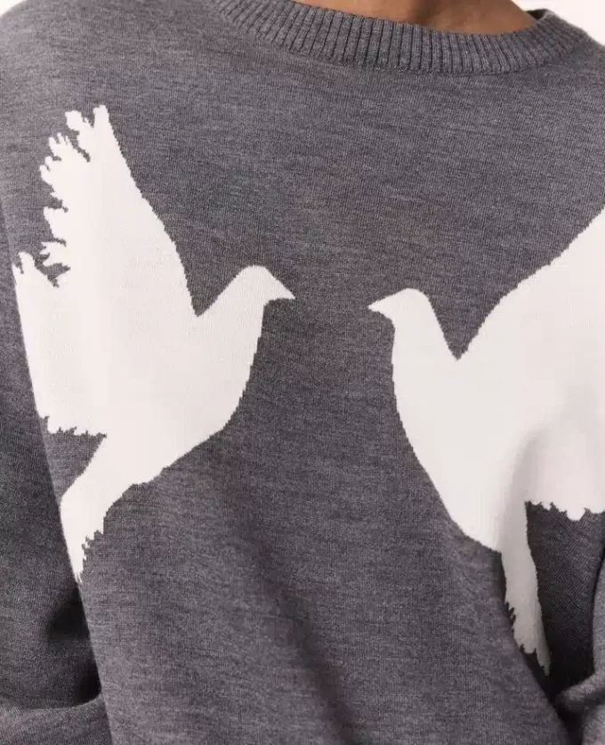 Maglione girocollo con applicazioni colomba Maglione girocollo con applicazioni colomba