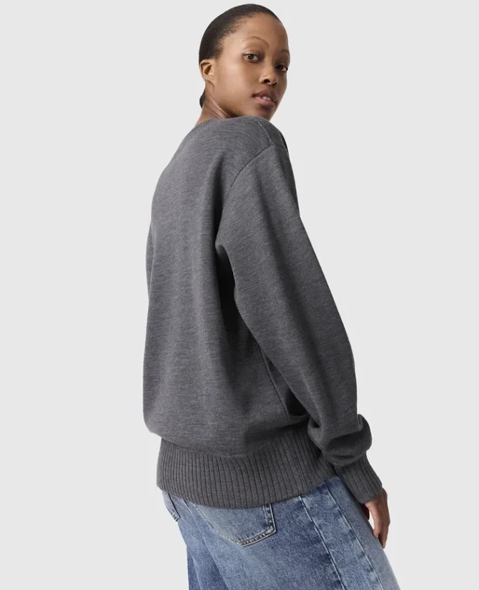 Maglione girocollo con applicazioni colomba Maglione girocollo con applicazioni colomba
