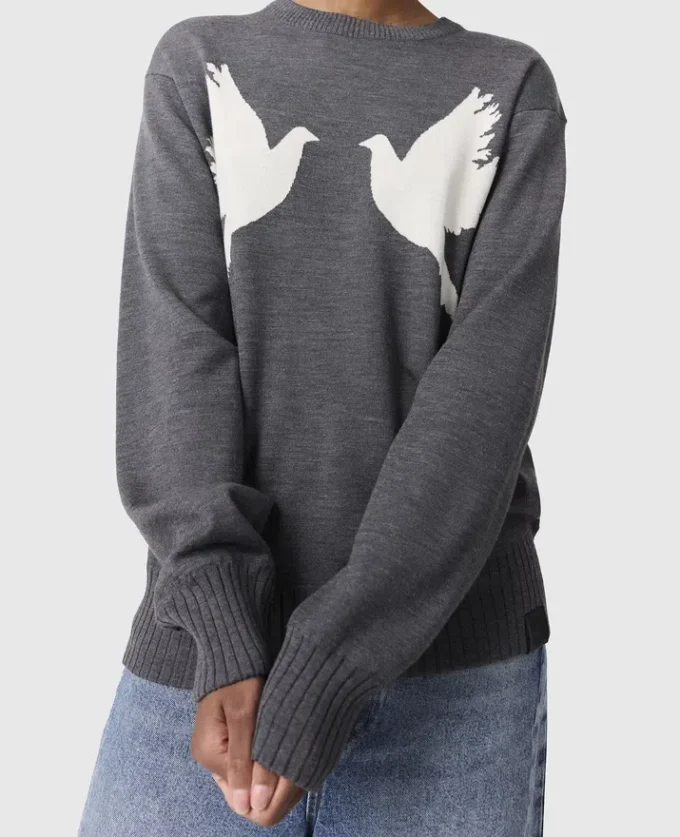 Maglione girocollo con applicazioni colomba Maglione girocollo con applicazioni colomba