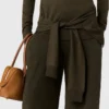Maglione girocollo con lacci sul davanti Maglione girocollo con lacci sul davanti