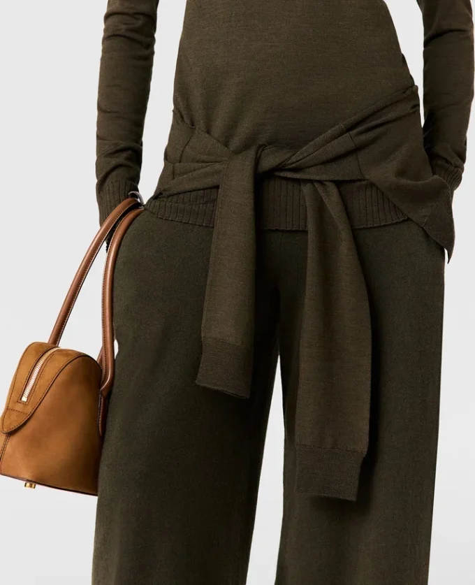 Maglione girocollo con lacci sul davanti Maglione girocollo con lacci sul davanti