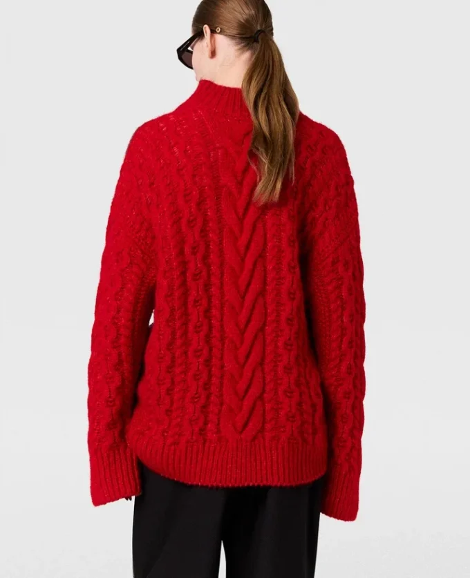 Maglione girocollo con maniche allacciate e lavorazione a trecce Maglione girocollo con maniche allacciate e lavorazione a trecce
