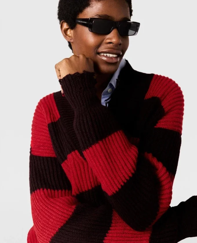 Maglione oversize a righe con scollo a V Maglione oversize a righe con scollo a V