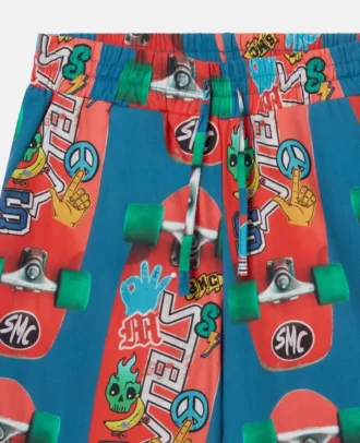 Pantaloncini con stampa skateboard