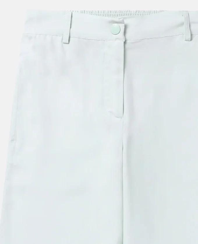 Pantaloni a gamba larga con bordo smerlato Pantaloni a gamba larga con bordo smerlato