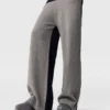Pantaloni a gamba larga con pannelli a contrasto Pantaloni a gamba larga con pannelli a contrasto
