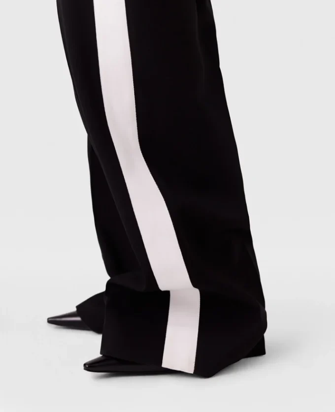 Pantaloni a vita bassa a righe e gamba dritta Pantaloni a vita bassa a righe e gamba dritta