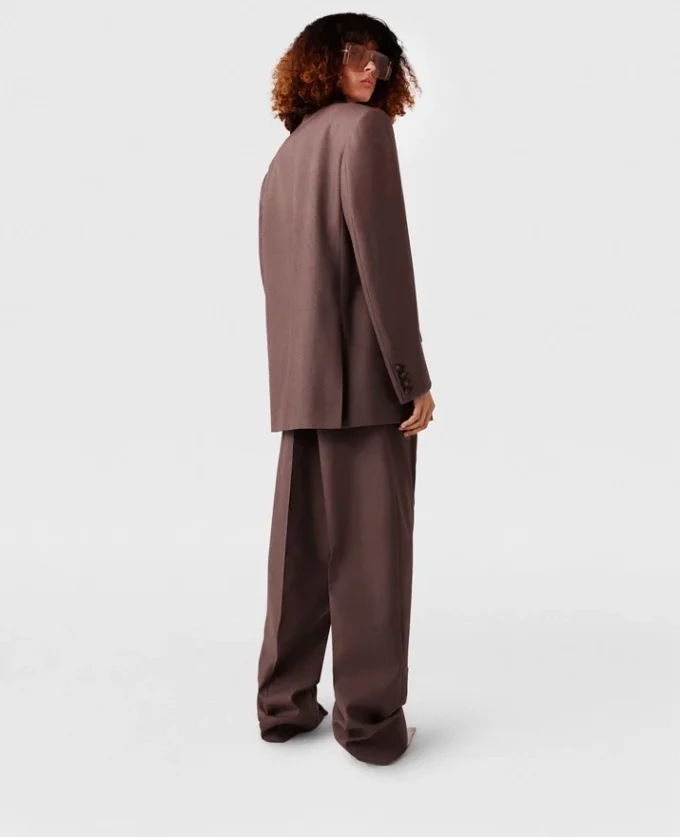 Pantaloni a vita bassa con pieghe Pantaloni a vita bassa con pieghe