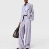 Pantaloni a vita bassa e gamba dritta Pantaloni a vita bassa e gamba dritta