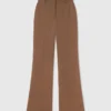 Pantaloni a vita media con taglio botcut Pantaloni a vita media con taglio botcut