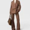 Pantaloni a vita media con taglio botcut Pantaloni a vita media con taglio botcut