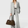Pantaloni a vita media con taglio botcut Pantaloni a vita media con taglio botcut