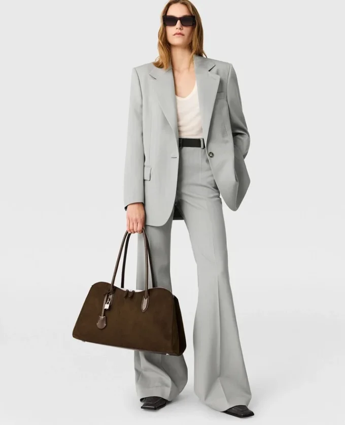 Pantaloni a vita media con taglio botcut Pantaloni a vita media con taglio botcut