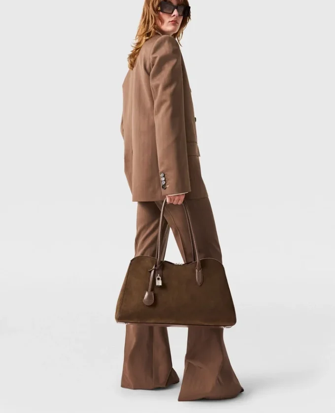 Pantaloni a vita media con taglio botcut Pantaloni a vita media con taglio botcut