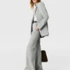 Pantaloni a vita media con taglio botcut Pantaloni a vita media con taglio botcut