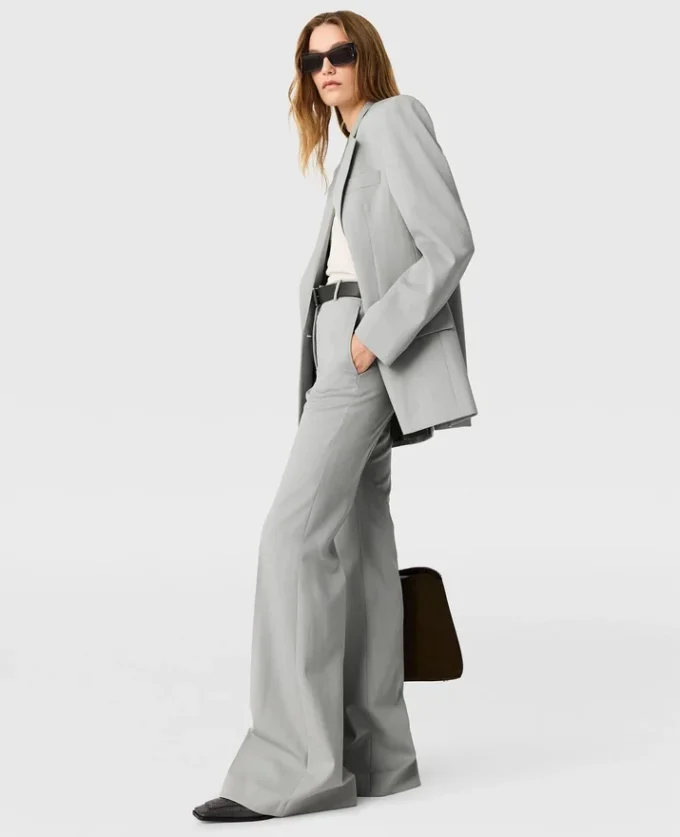 Pantaloni a vita media con taglio botcut Pantaloni a vita media con taglio botcut