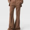 Pantaloni a vita media con taglio botcut Pantaloni a vita media con taglio botcut