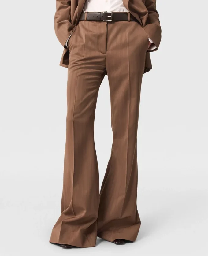 Pantaloni a vita media con taglio botcut Pantaloni a vita media con taglio botcut