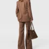 Pantaloni a vita media con taglio botcut Pantaloni a vita media con taglio botcut