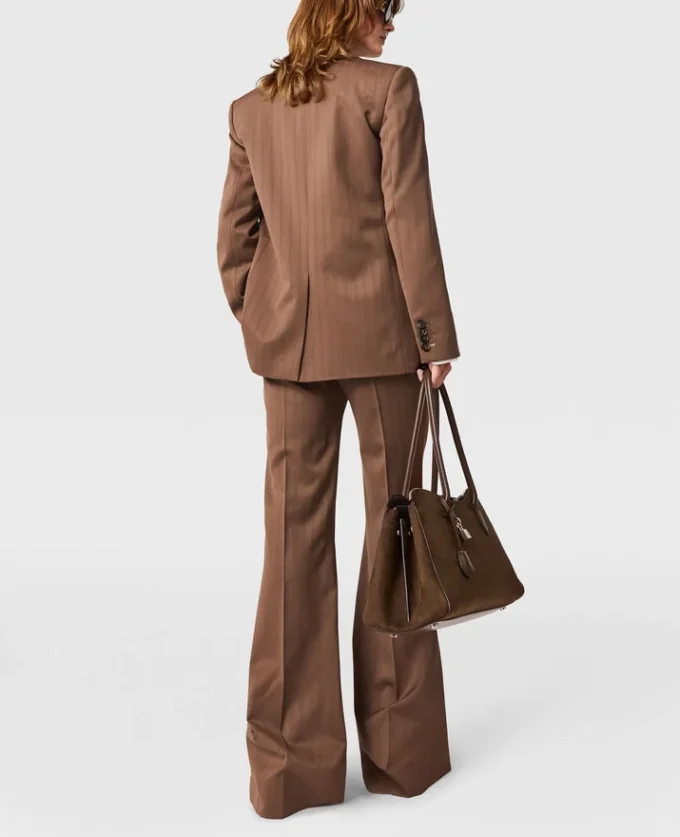 Pantaloni a vita media con taglio botcut Pantaloni a vita media con taglio botcut