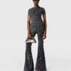 Pantaloni a zampa di media altezza con stampa leopardata Pantaloni a zampa di media altezza con stampa leopardata